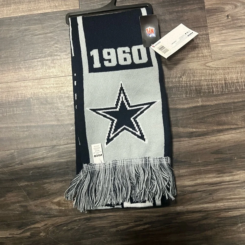 Dallas Cowboy’s authentic Gray and Black Star Scarf